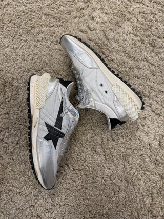 GOLDEN GOOSE
