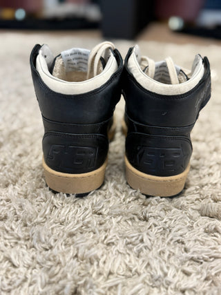 GOLDEN GOOSE
