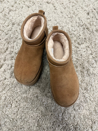 UGG